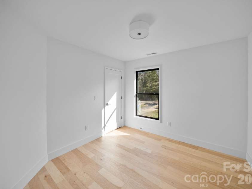 49 Johnson Drive, Asheville, NC 28804.  MLS# CAR4340354, YatesRealty ID 1688. 