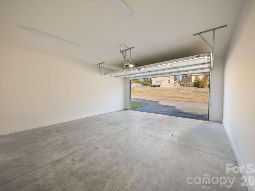 49 Johnson Drive, Asheville, NC 28804.  MLS# CAR4340354, YatesRealty ID 1688. 