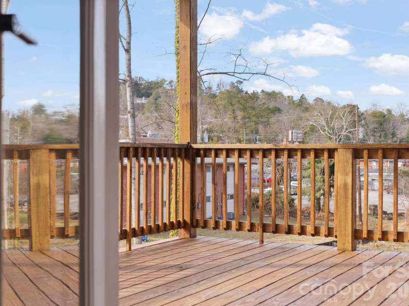 49 Johnson Drive, Asheville, NC 28804.  MLS# CAR4340354, YatesRealty ID 1688. 
