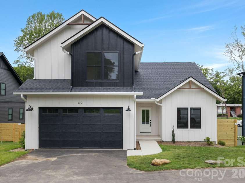 49 Johnson Drive, Asheville, NC 28804.  MLS# CAR4340354, YatesRealty ID 1688. 