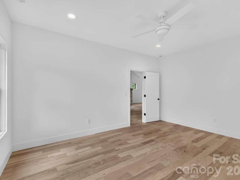 49 Johnson Drive, Asheville, NC 28804.  MLS# CAR4340354, YatesRealty ID 1688. 