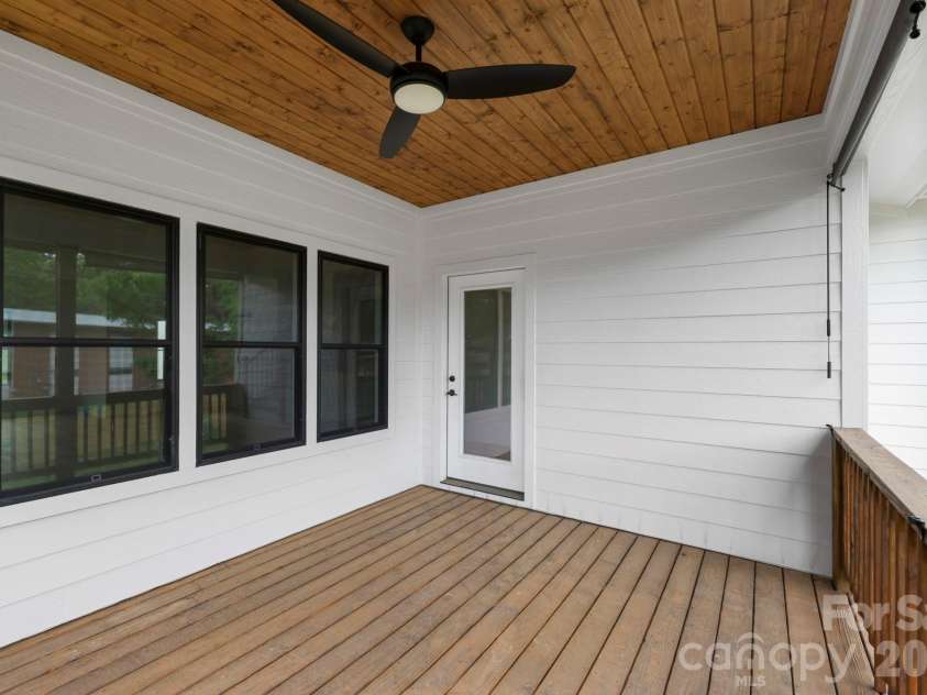 49 Johnson Drive, Asheville, NC 28804.  MLS# CAR4340354, YatesRealty ID 1688. 