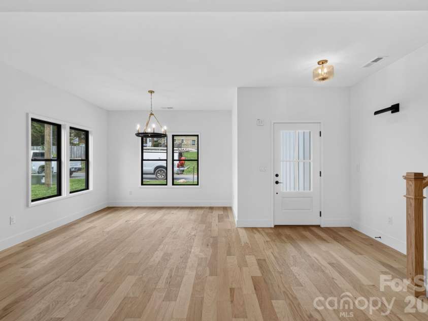 49 Johnson Drive, Asheville, NC 28804.  MLS# CAR4340354, YatesRealty ID 1688. 