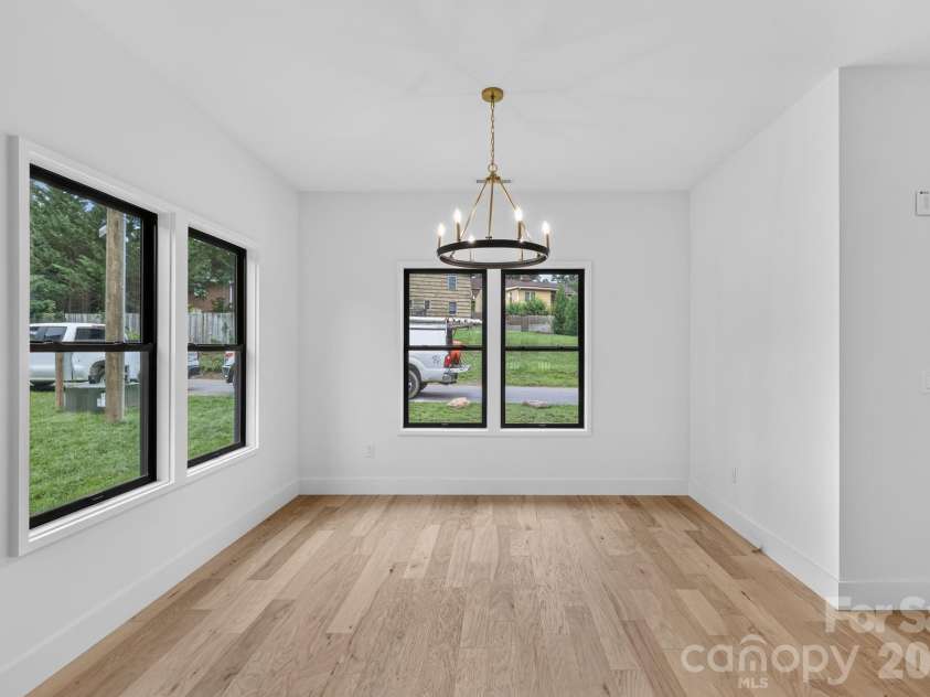 49 Johnson Drive, Asheville, NC 28804.  MLS# CAR4340354, YatesRealty ID 1688. 