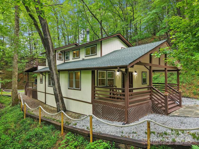 291 Dills Road, Bryson City, NC 28713.  MLS# CAR4261117, YatesRealty ID 16880. 
