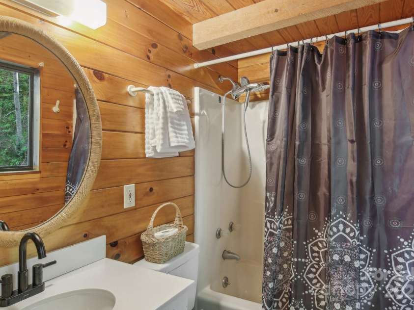 291 Dills Road, Bryson City, NC 28713.  MLS# CAR4261117, YatesRealty ID 16880. Fully bath