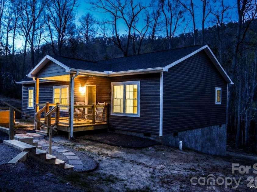 784 Bearwallow Mountain Road, Hendersonville, NC 28792.  MLS# CAR4374448, YatesRealty ID 16881. This photo has been virtually staged.