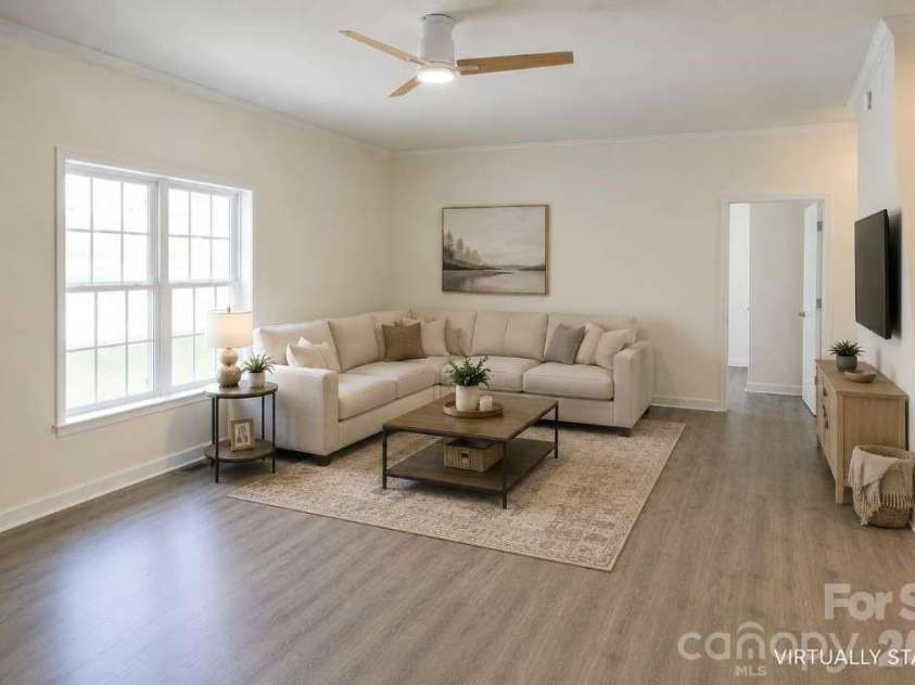 784 Bearwallow Mountain Road, Hendersonville, NC 28792.  MLS# CAR4374448, YatesRealty ID 16881. This photo has been virtually staged.