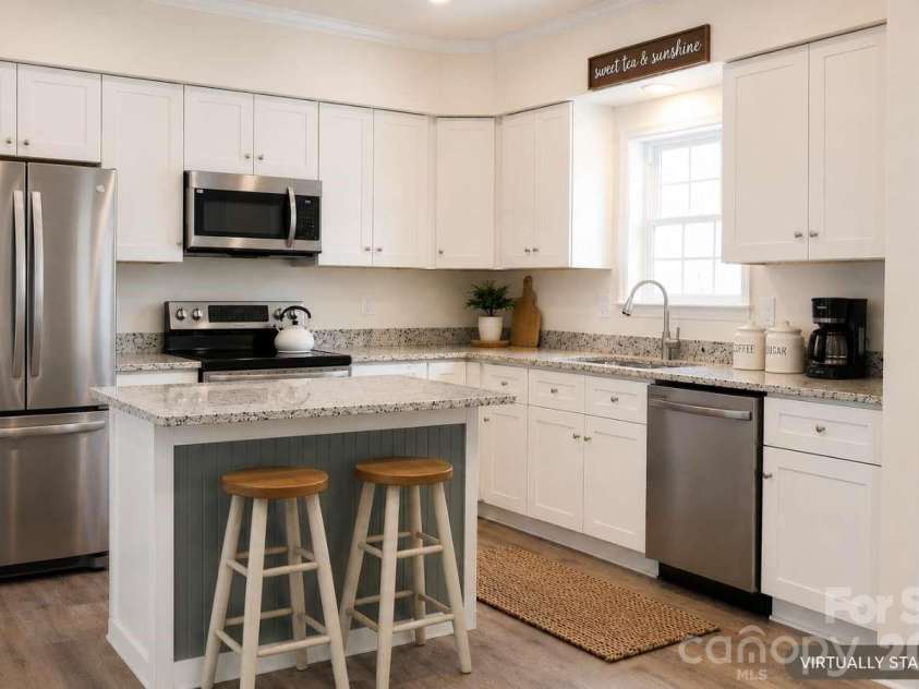 784 Bearwallow Mountain Road, Hendersonville, NC 28792.  MLS# CAR4374448, YatesRealty ID 16881. This photo has been virtually staged.