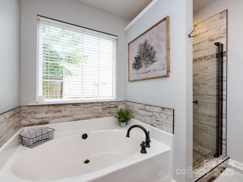 3347 Xandra Court, Indian Land, SC 29707.  MLS# CAR4266129, YatesRealty ID 16882. Garden Tub