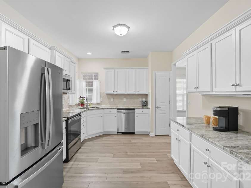 17436 Hawks View Drive, Indian Land, SC 29707.  MLS# CAR4309936, YatesRealty ID 16883. Kitchen