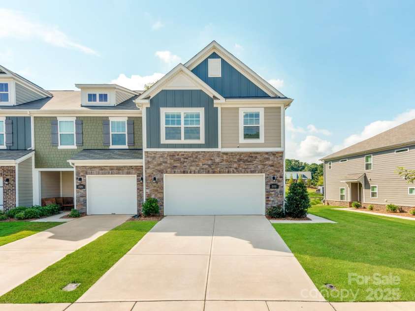 222 Harpers Run Lane, Matthews, NC 28104.  MLS# CAR4287195, YatesRealty ID 16883. Front exterior
