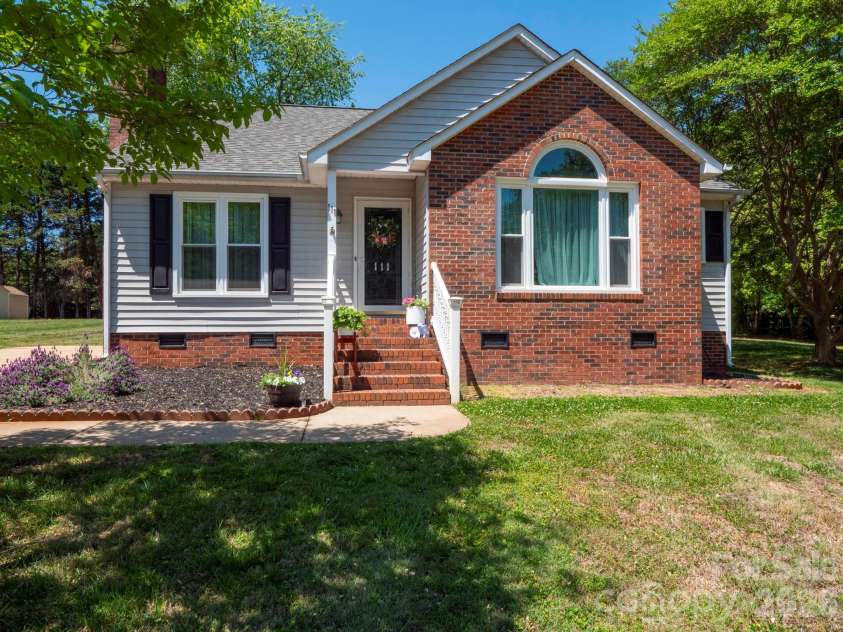 111 Louisbourg Court, Gastonia, NC 28056.  MLS# CAR4372369, YatesRealty ID 16885. 