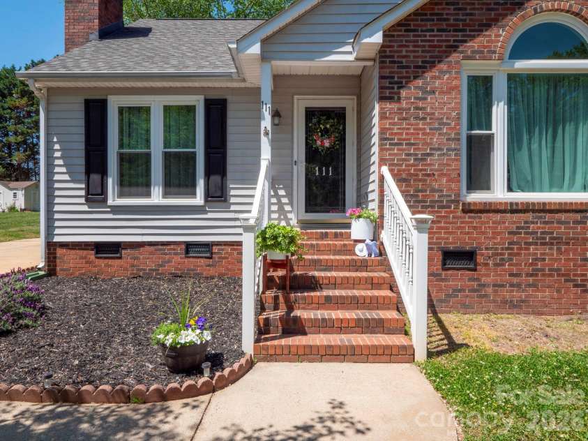 111 Louisbourg Court, Gastonia, NC 28056.  MLS# CAR4372369, YatesRealty ID 16885. 