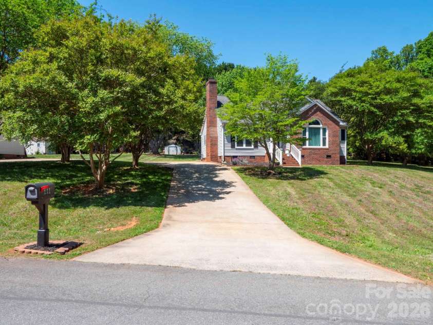 111 Louisbourg Court, Gastonia, NC 28056.  MLS# CAR4372369, YatesRealty ID 16885. 