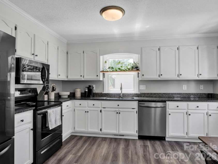 111 Louisbourg Court, Gastonia, NC 28056.  MLS# CAR4372369, YatesRealty ID 16885. 