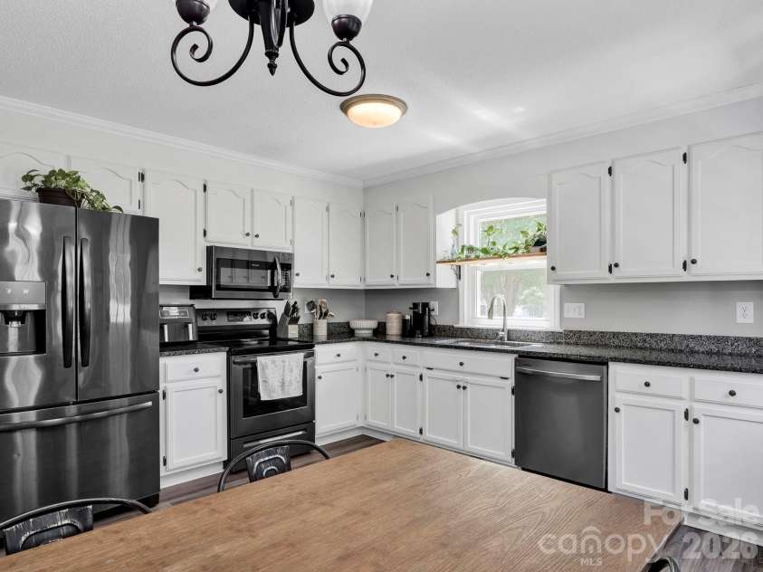 111 Louisbourg Court, Gastonia, NC 28056.  MLS# CAR4372369, YatesRealty ID 16885. 