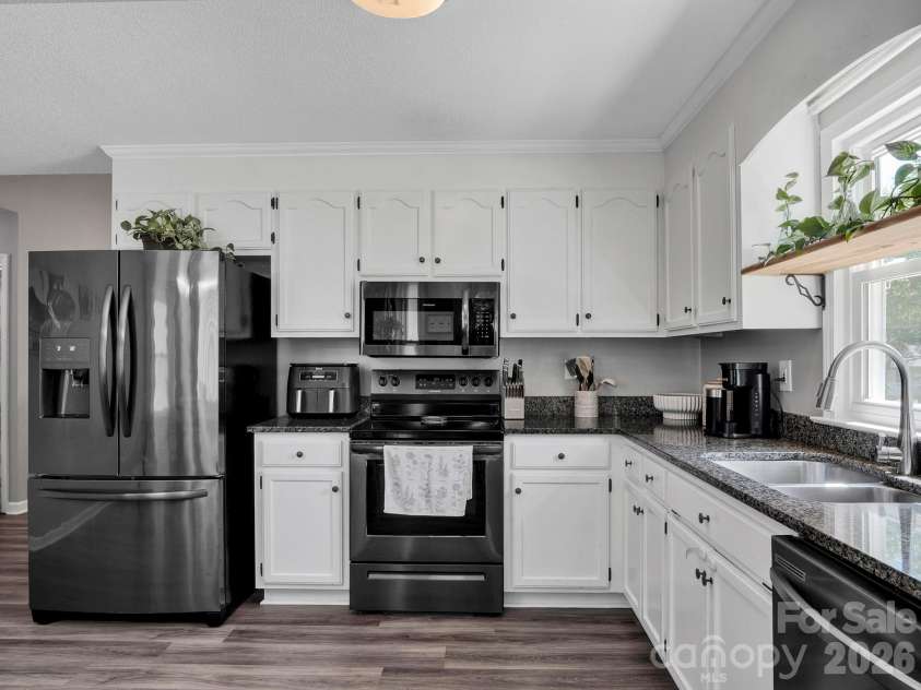 111 Louisbourg Court, Gastonia, NC 28056.  MLS# CAR4372369, YatesRealty ID 16885. 