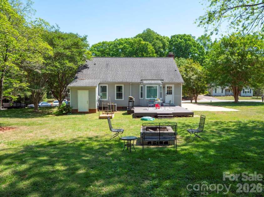 111 Louisbourg Court, Gastonia, NC 28056.  MLS# CAR4372369, YatesRealty ID 16885. 
