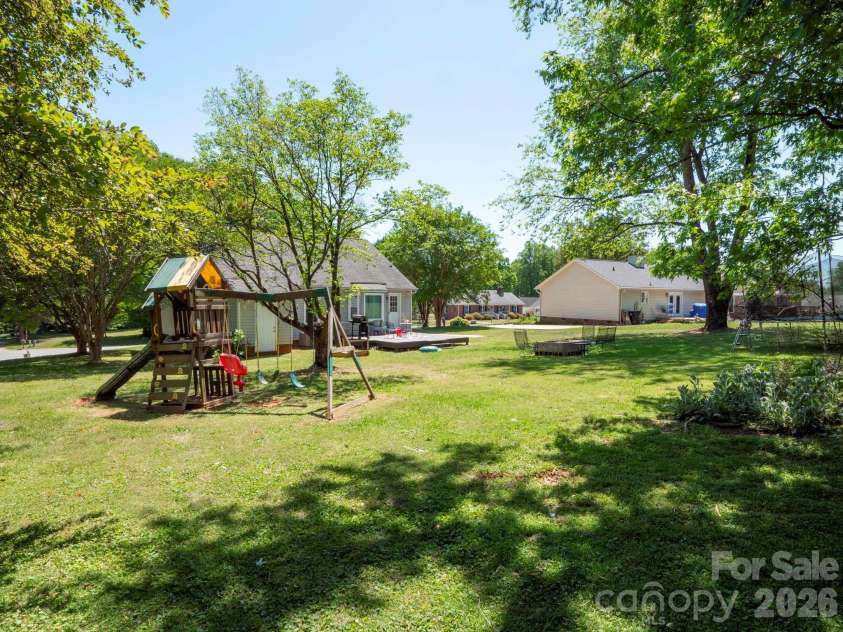 111 Louisbourg Court, Gastonia, NC 28056.  MLS# CAR4372369, YatesRealty ID 16885. 