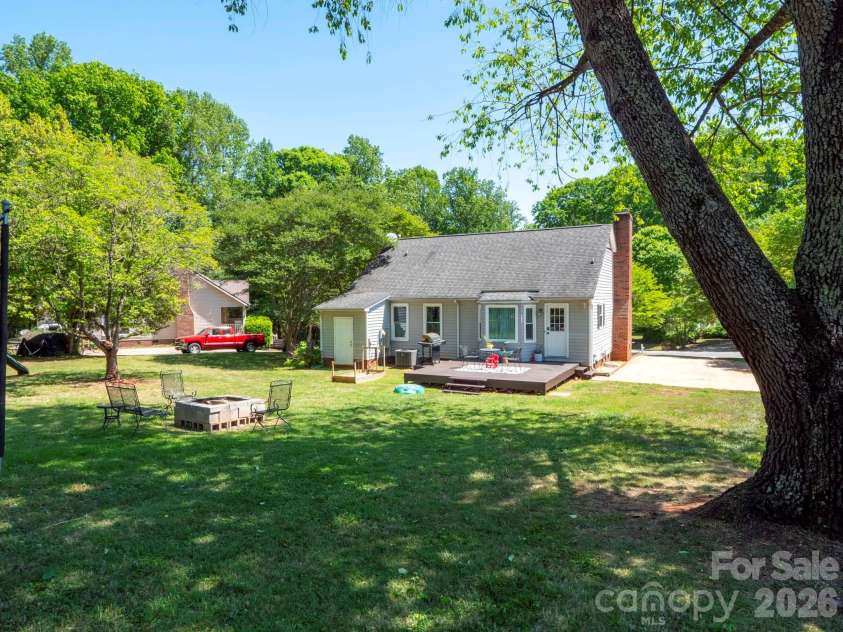 111 Louisbourg Court, Gastonia, NC 28056.  MLS# CAR4372369, YatesRealty ID 16885. 