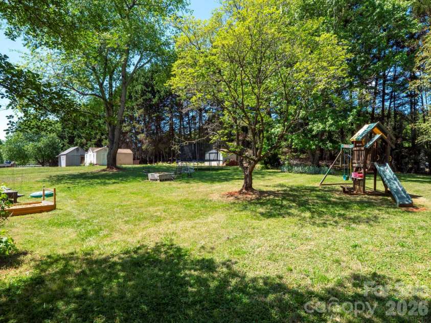 111 Louisbourg Court, Gastonia, NC 28056.  MLS# CAR4372369, YatesRealty ID 16885. 