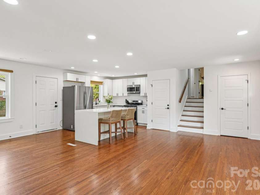 5300 Cheval Place, Charlotte, NC 28205.  MLS# CAR4369140, YatesRealty ID 16886. 