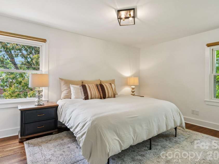 5300 Cheval Place, Charlotte, NC 28205.  MLS# CAR4369140, YatesRealty ID 16886. 