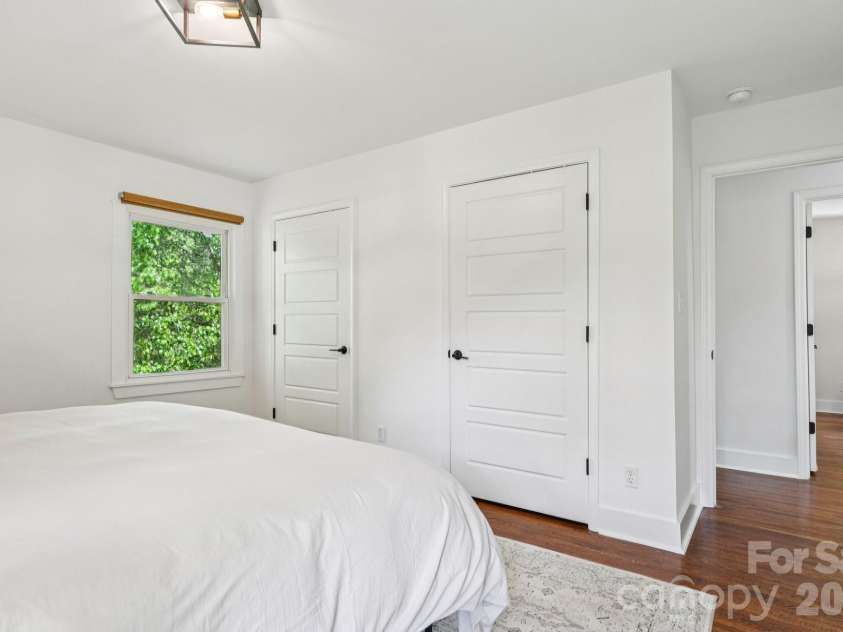 5300 Cheval Place, Charlotte, NC 28205.  MLS# CAR4369140, YatesRealty ID 16886. 