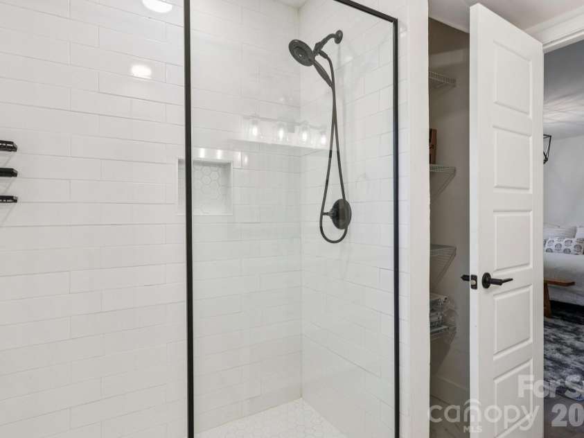 5300 Cheval Place, Charlotte, NC 28205.  MLS# CAR4369140, YatesRealty ID 16886. 
