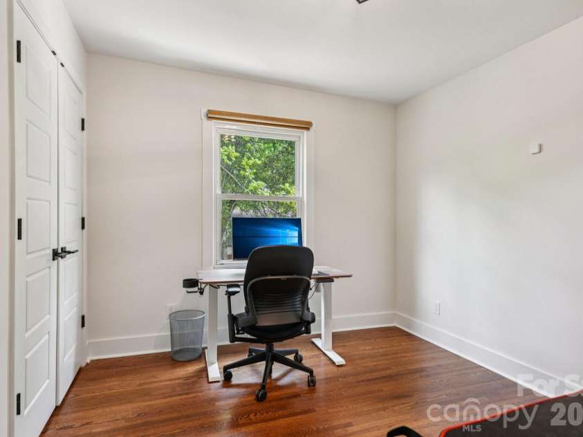 5300 Cheval Place, Charlotte, NC 28205.  MLS# CAR4369140, YatesRealty ID 16886. 