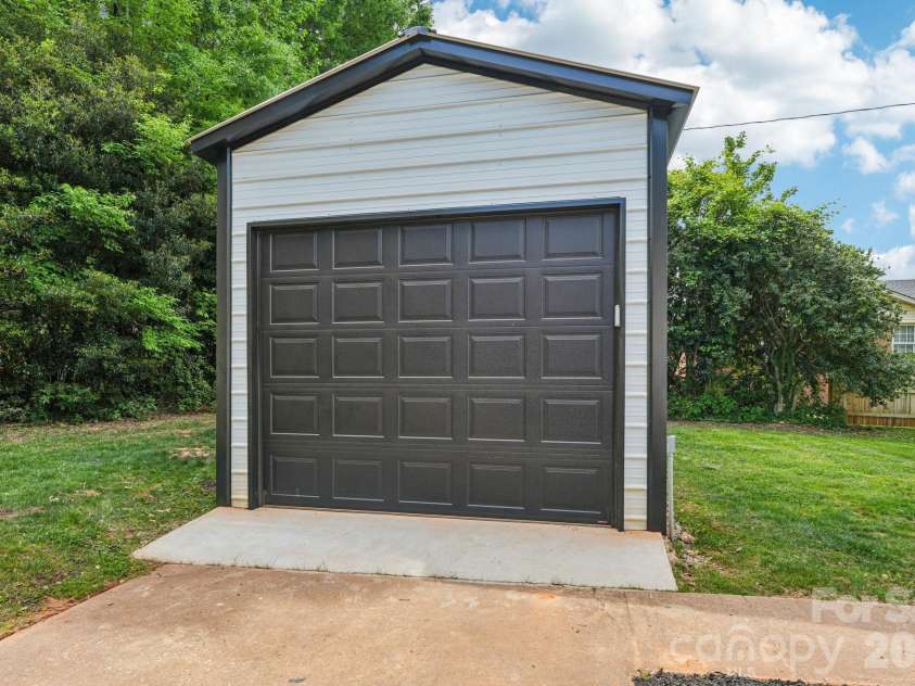 5300 Cheval Place, Charlotte, NC 28205.  MLS# CAR4369140, YatesRealty ID 16886. 
