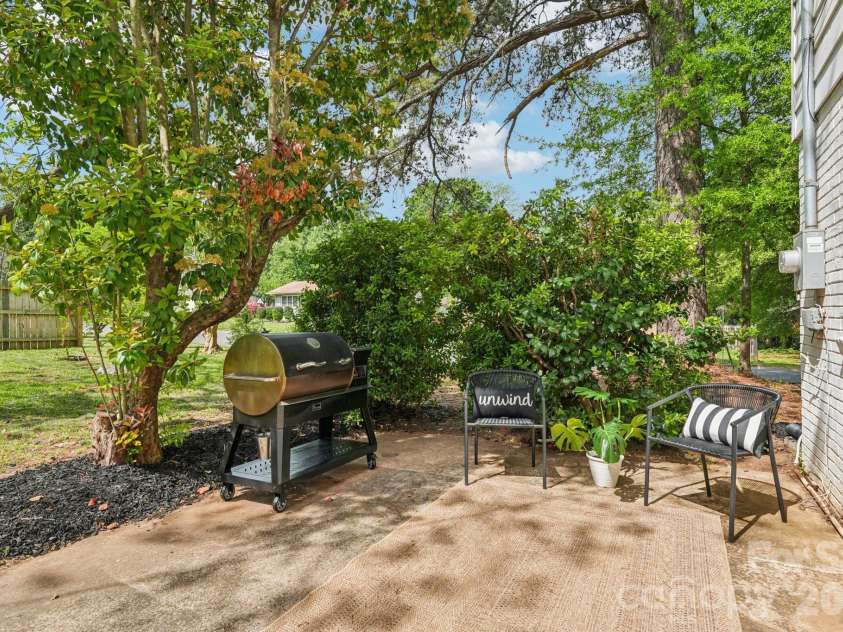 5300 Cheval Place, Charlotte, NC 28205.  MLS# CAR4369140, YatesRealty ID 16886. 