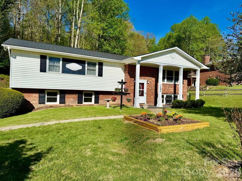 1482 Island Ford Road, Brevard, NC 28712.  MLS# CAR4366891, YatesRealty ID 16887. 