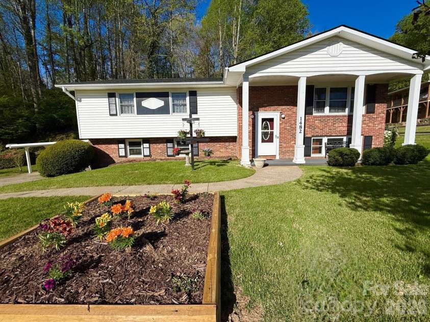 1482 Island Ford Road, Brevard, NC 28712.  MLS# CAR4366891, YatesRealty ID 16887. 