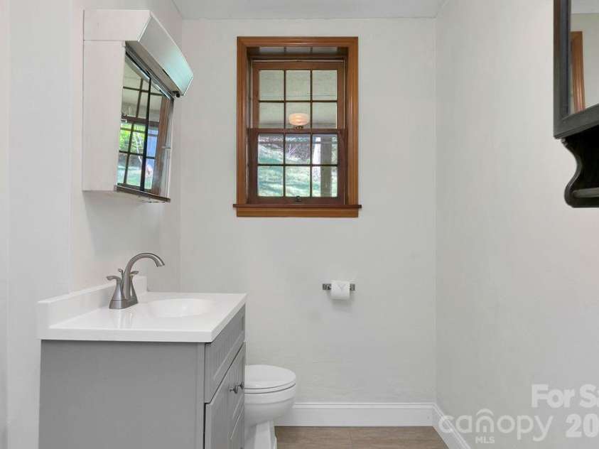 1482 Island Ford Road, Brevard, NC 28712.  MLS# CAR4366891, YatesRealty ID 16887. Half Bath
