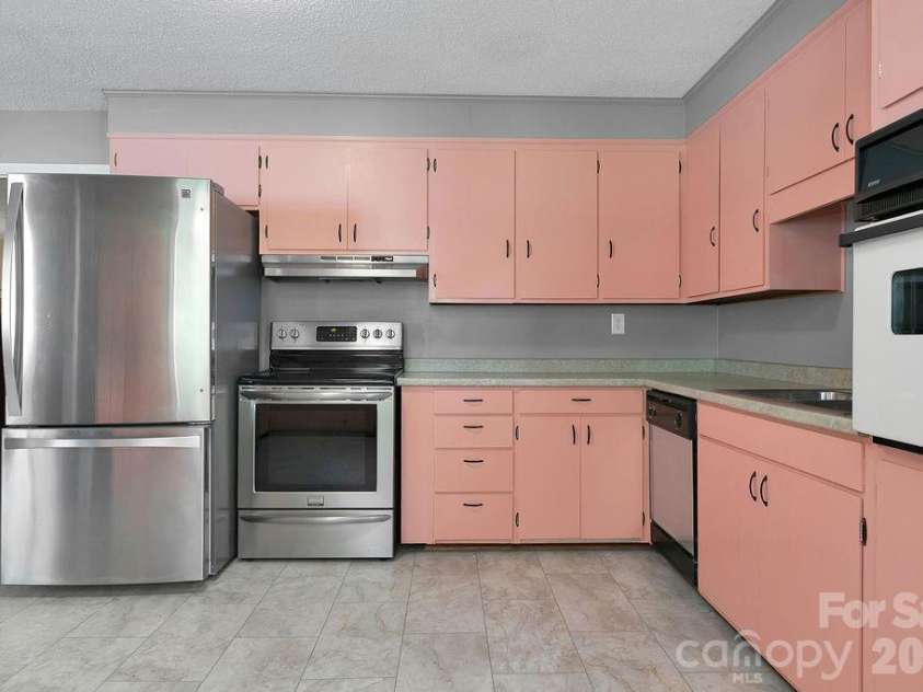 1482 Island Ford Road, Brevard, NC 28712.  MLS# CAR4366891, YatesRealty ID 16887. Kitchen