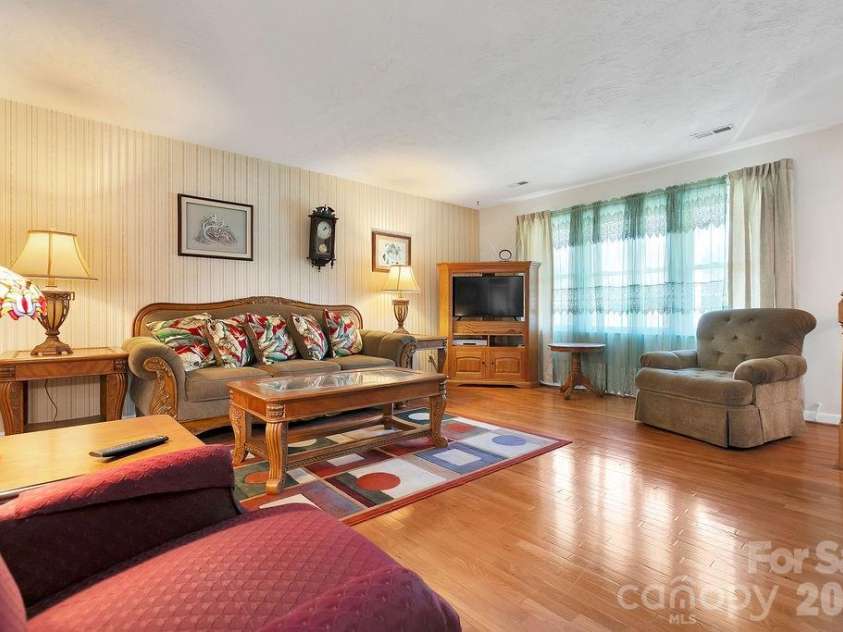 1482 Island Ford Road, Brevard, NC 28712.  MLS# CAR4366891, YatesRealty ID 16887. Picture Window