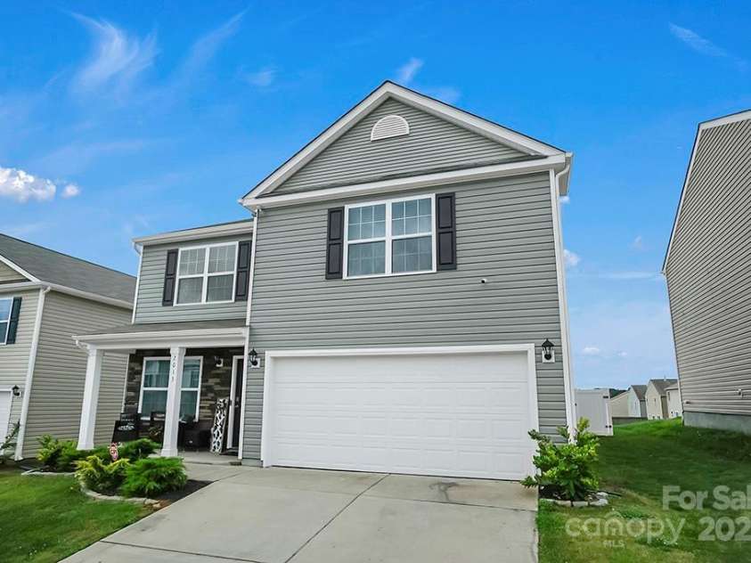 2013 Eastway Drive, Dallas, NC 28034.  MLS# CAR4265689, YatesRealty ID 16887. 