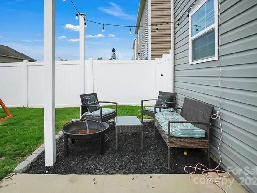 2013 Eastway Drive, Dallas, NC 28034.  MLS# CAR4265689, YatesRealty ID 16887. 