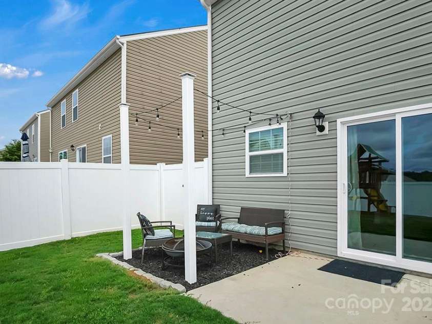 2013 Eastway Drive, Dallas, NC 28034.  MLS# CAR4265689, YatesRealty ID 16887. 