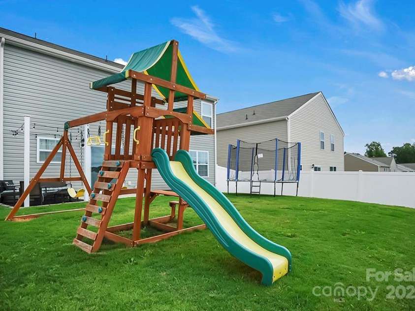 2013 Eastway Drive, Dallas, NC 28034.  MLS# CAR4265689, YatesRealty ID 16887. 