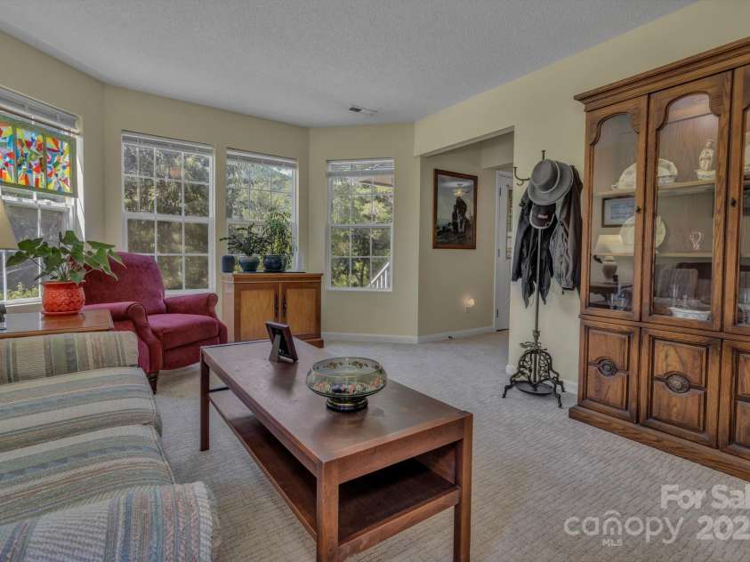 619 Beaverdam Road, Asheville, NC 28804.  MLS# CAR4261133, YatesRealty ID 16888. 
