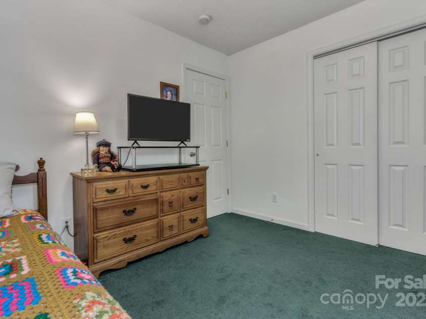 619 Beaverdam Road, Asheville, NC 28804.  MLS# CAR4261133, YatesRealty ID 16888. 