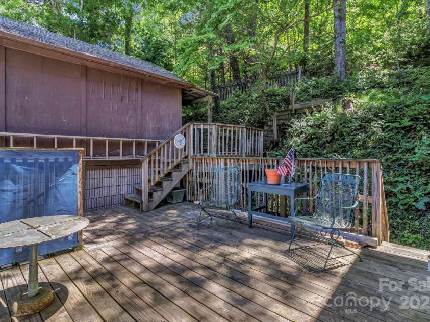 619 Beaverdam Road, Asheville, NC 28804.  MLS# CAR4261133, YatesRealty ID 16888. 