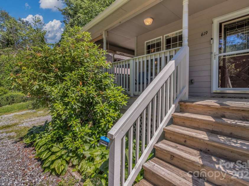 619 Beaverdam Road, Asheville, NC 28804.  MLS# CAR4261133, YatesRealty ID 16888. 