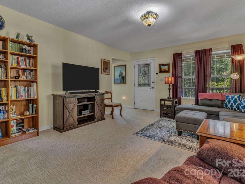 619 Beaverdam Road, Asheville, NC 28804.  MLS# CAR4261133, YatesRealty ID 16888. 