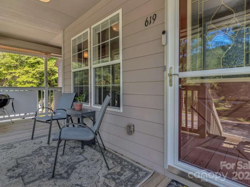 619 Beaverdam Road, Asheville, NC 28804.  MLS# CAR4261133, YatesRealty ID 16888. 