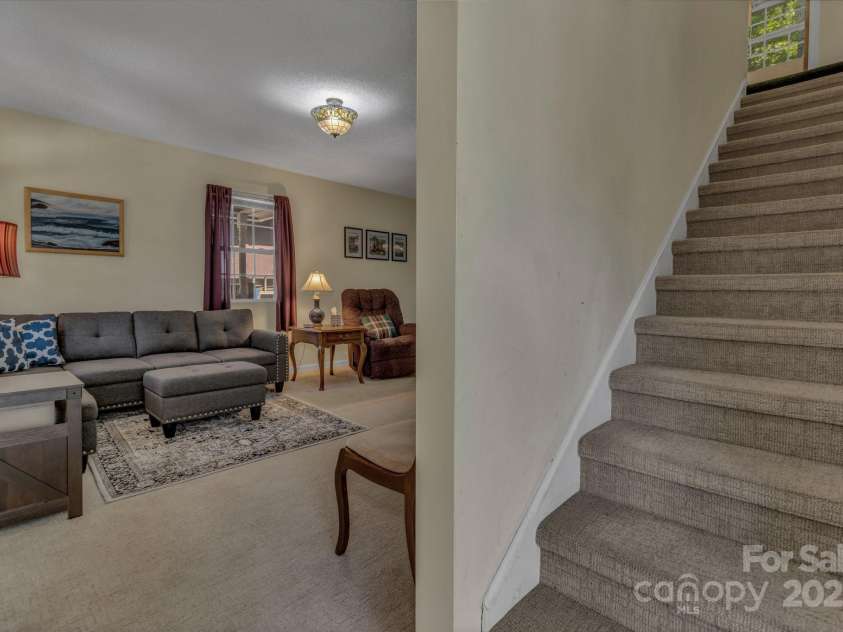 619 Beaverdam Road, Asheville, NC 28804.  MLS# CAR4261133, YatesRealty ID 16888. 
