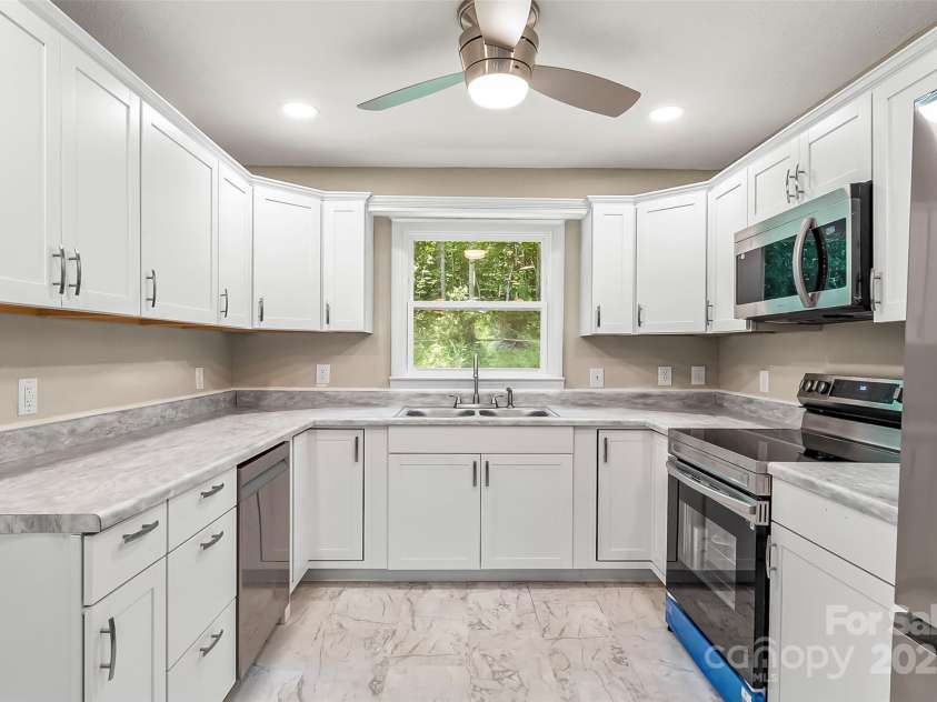 2126 Kincaid Hill Road, Lenoir, NC 28645.  MLS# CAR4266603, YatesRealty ID 16889. 